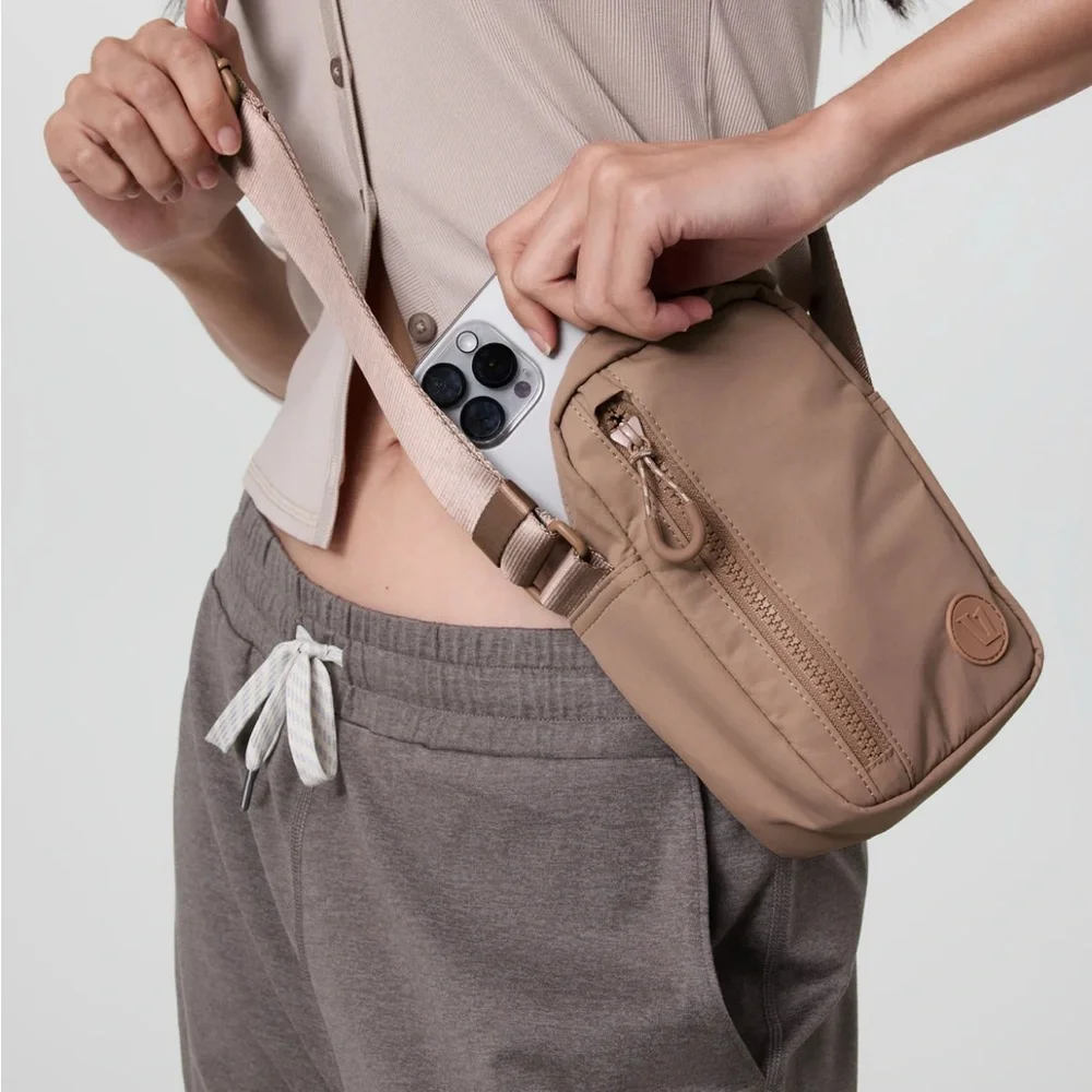 Vuori Women’s All Around Crossbody - Picture 3 of 4